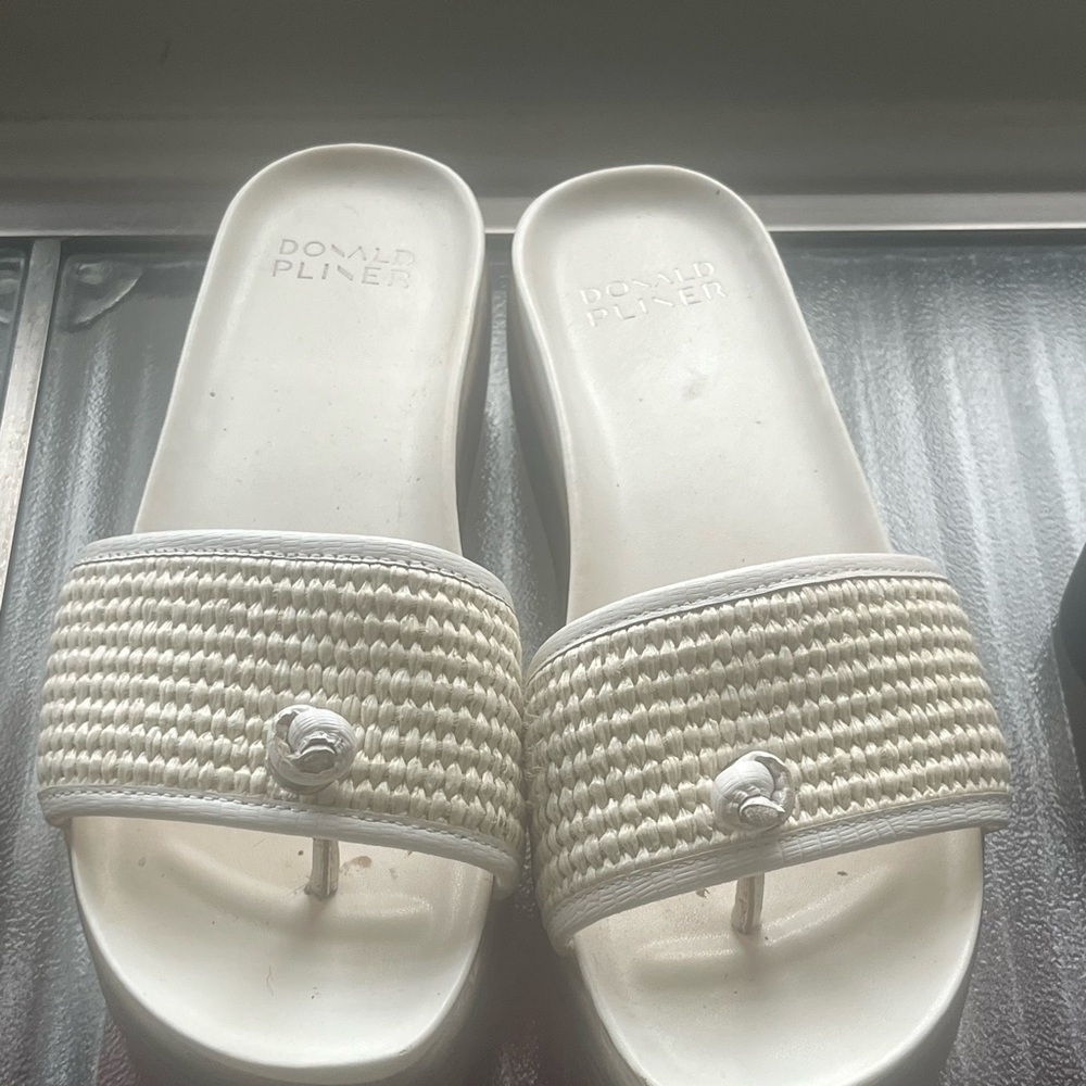 Donald J. Pliner Cream Woven Toe-Post Slide Sandals